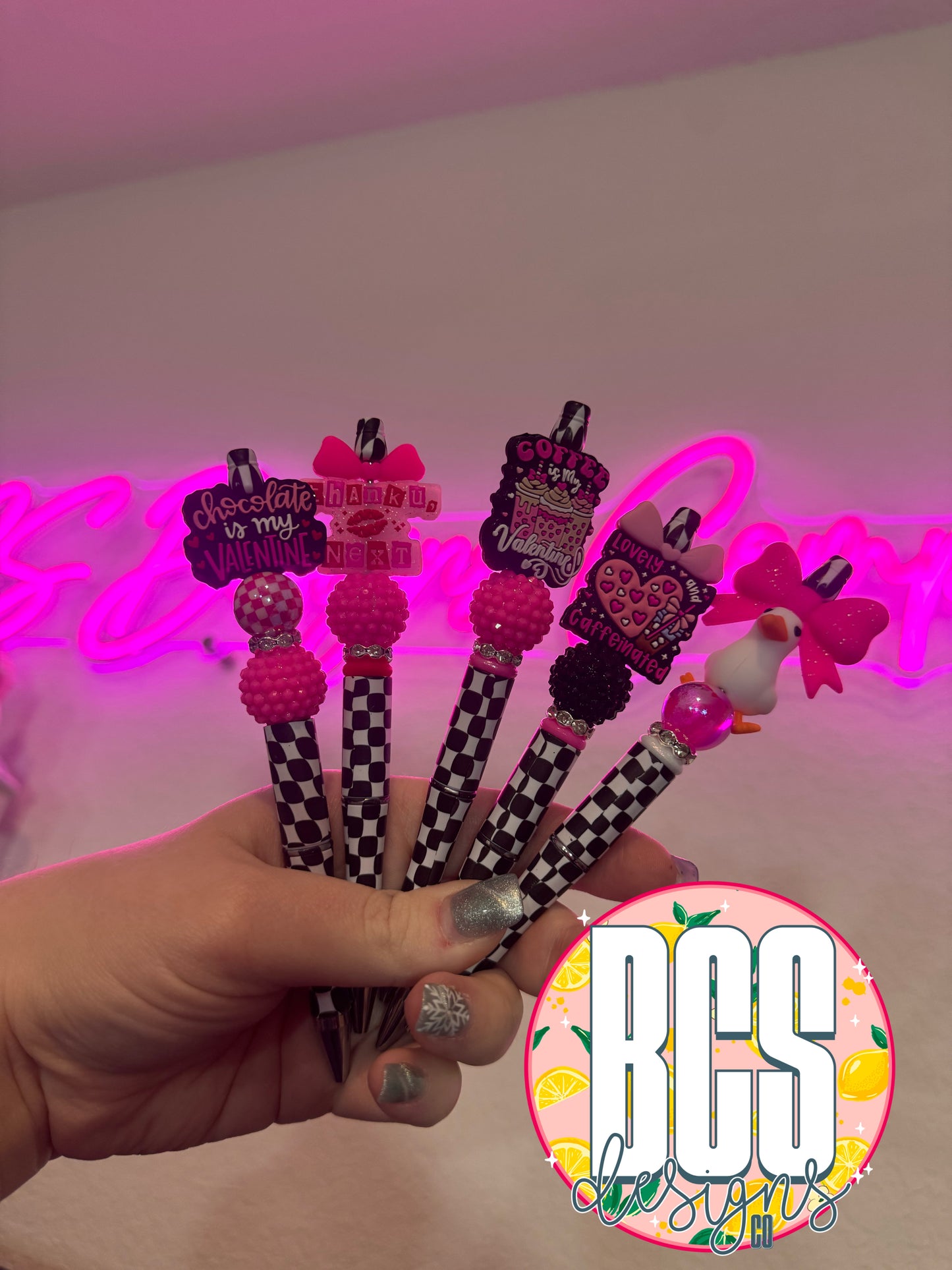 Black/White Checkered Pen Bases