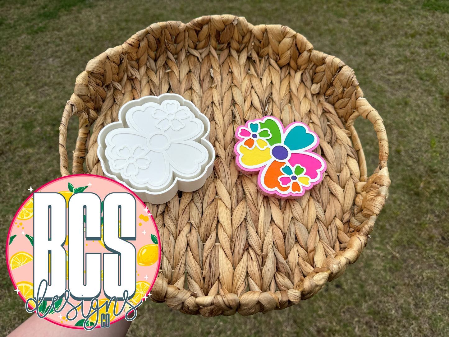 3 Flowers Freshie Mold-3