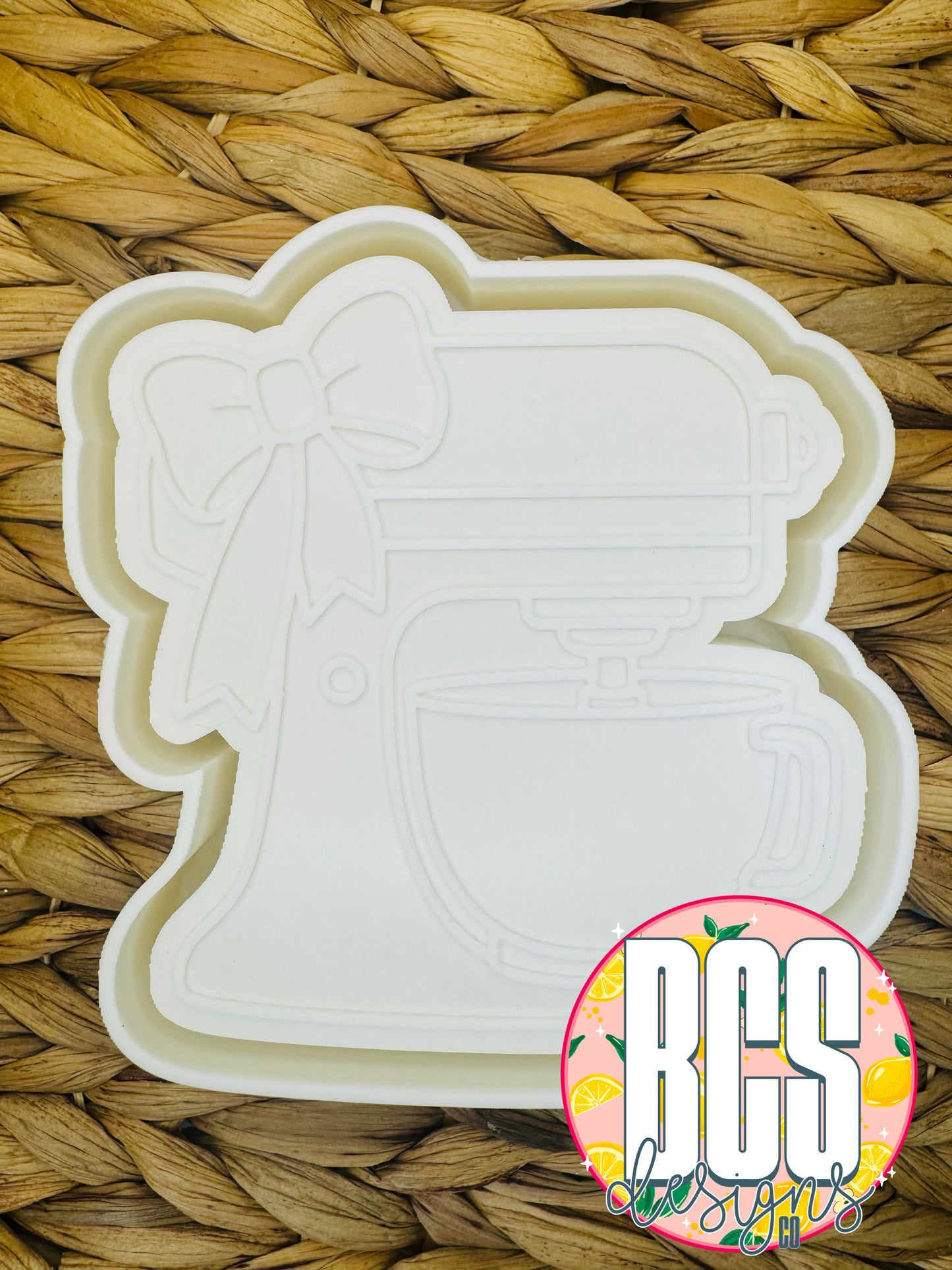 Mixer with Bow Freshie Mold - BCS EXCLUSIVE